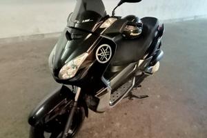 Yamaha x max sport 
