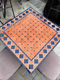 Tavolo con quattro sedie