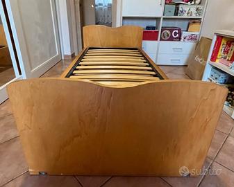 letto singolo in legno