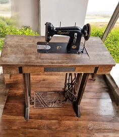 Macchina da cucire Vigorelli con mobile anni 50