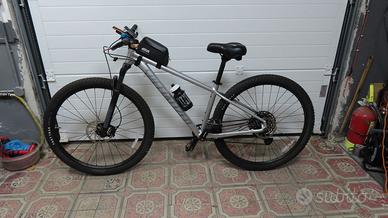 mountain bike specialized argento come nuova