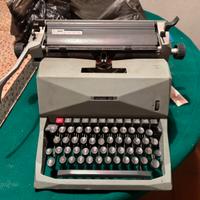 Macchina da scrivere Olivetti 82 diaspron