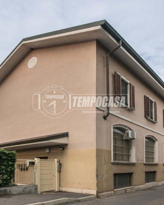 BILOCALE SU DUE LIVELLI CON POSTO AUTO