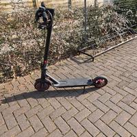 Monopattino 9 mesi usato pochissimo 