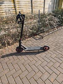 Monopattino 9 mesi usato pochissimo 