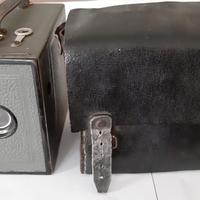 antica macchina fotografica a scatola