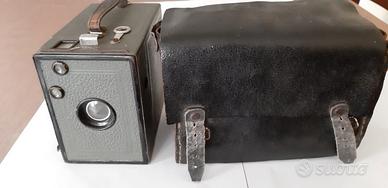 antica macchina fotografica a scatola