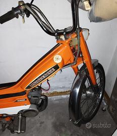 scooter 50 arancione con 2000 km 50 anni di vita