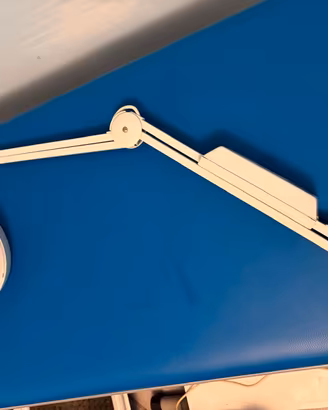 lampada professionale con lente di ingrandimento  