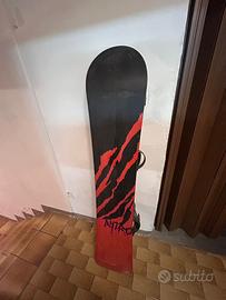 Snowboard con stivali