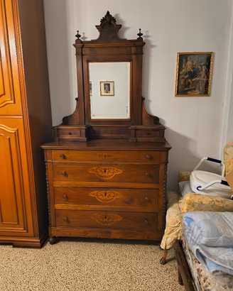 comò ottocentesco con specchiera