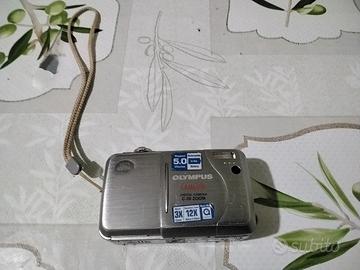 macchina digitale "Olimpus" Camedia con batteria  