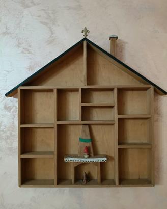 Vecchia casetta portaoggetti da appendere in legno