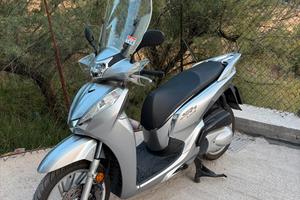 Honda sh 300