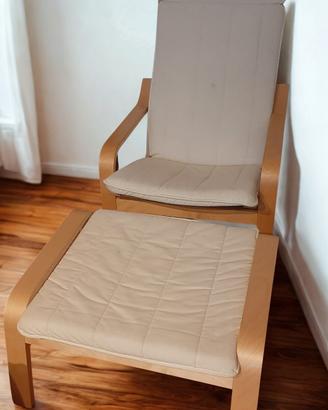 Poltrona POÄNG ikea con poggiapiedi