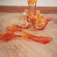 Guzzini: formaggera, posate insalata e olio aceto