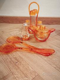 Guzzini: formaggera, posate insalata e olio aceto