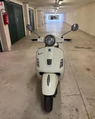 Vespa 300 GTS Super