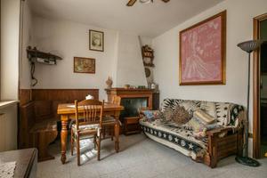 Casa indipendente di 143 m² con 5 locali e box aut