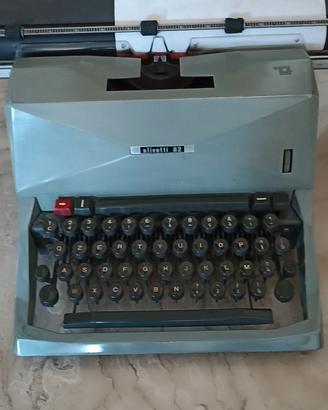 macchina da scrivere Olivetti 82 