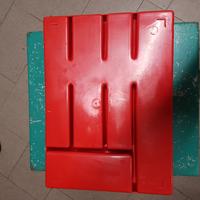 Contenitore posate in plastica rosso