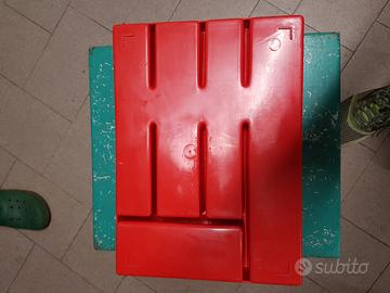 Contenitore posate in plastica rosso