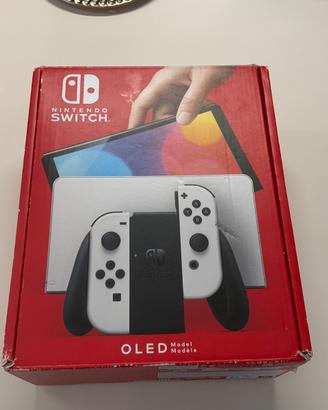 Nintendo Switch Oled Bianco + 4 giochi USATO