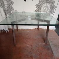 tavolino  acciaio  e  cristallo 