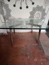 tavolino  acciaio  e  cristallo 