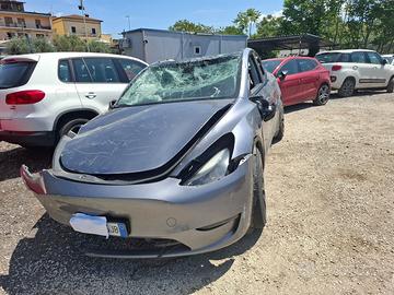 TESLA T5LD MODELLO Y AUT.SINISTRATA 23