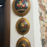 Set di 3 quadri ovali con cornici dorate vintage