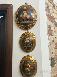 Set di 3 quadri ovali con cornici dorate vintage
