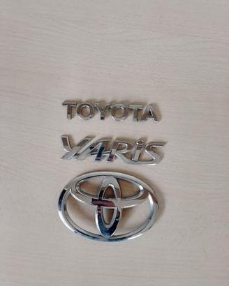 Scritta + Logo portellone posteriore Toyota Yaris