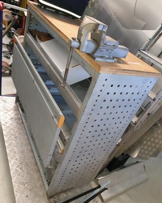 mobile allestimento furgone con banco e morsa 