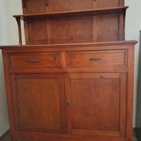 Credenza con piattaia