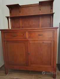 Credenza con piattaia