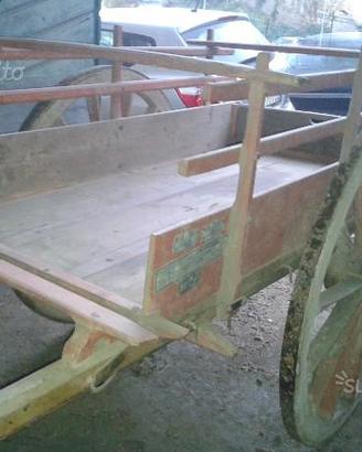 Carretto in legno a traino animale