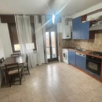 2 camere parzialmente arredato