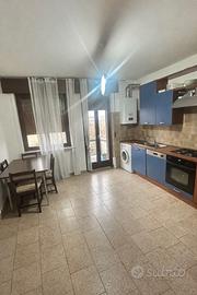 2 camere parzialmente arredato