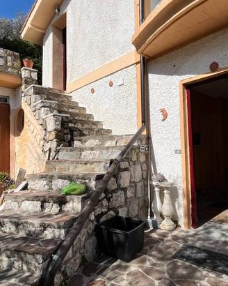 Casa indipendente di 149 m² con più di 5 locali a 