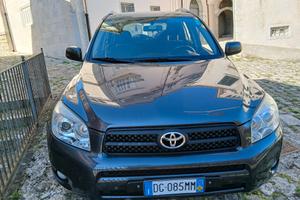 splendida RAV4 2.2 td