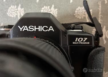 Macchina fotografica Yashica 107