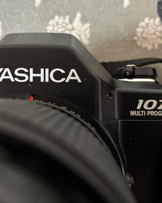 Macchina fotografica Yashica 107