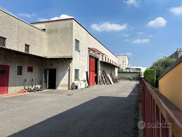 Immobile di 1425 m² con 5 locali a Mariano Comense