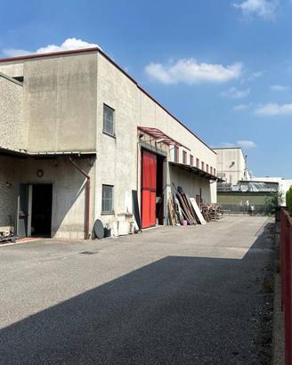 Immobile di 1425 m² con 5 locali a Mariano Comense