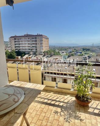 Ampio appartamento di 125 mq con ascensore, posto