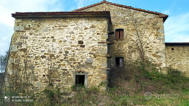 Casa colonica da ristrutturare