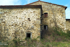 Casa colonica da ristrutturare