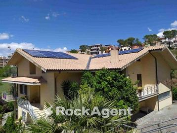 VILLA PLURIFAMILIARE CON AMPIO GIARDINO - CASOLI D