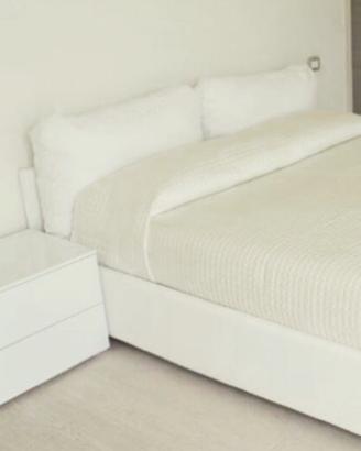 Stanza singola matrimoniale con posto auto e moto